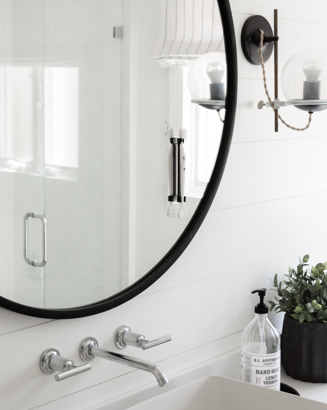 Universal Manual Toothbrush Holder With Suction Cups-Concrete