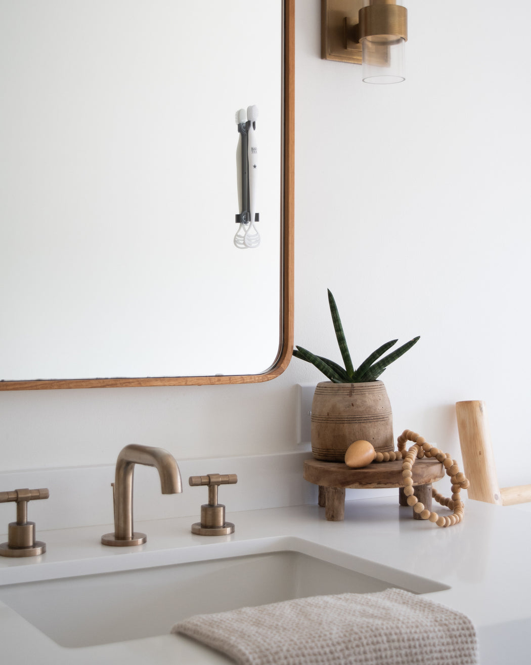 Universal Manual Toothbrush Holder With Suction Cups-Concrete